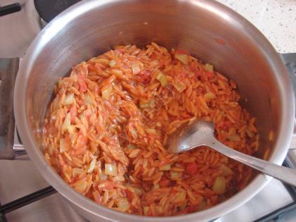 Domatesli Arpa Şehriye Pilavı