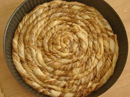 Haşhaşlı Cevizli Burma Çörek