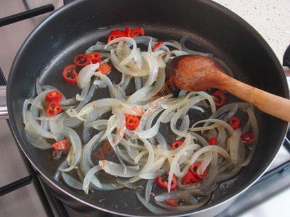 Kremalı Soğanlı Tavuk Yemeği