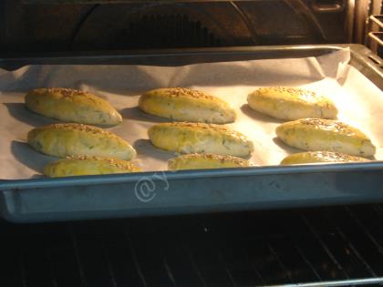 Peynirli Dereotlu Pastane Poğaçası