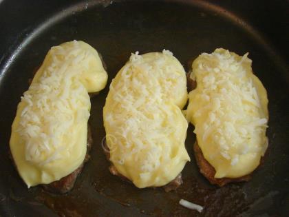 Tencerede Patates Püreli Et Yemeği
