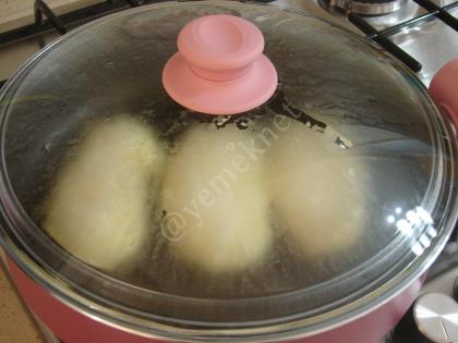 Tencerede Patates Püreli Et Yemeği