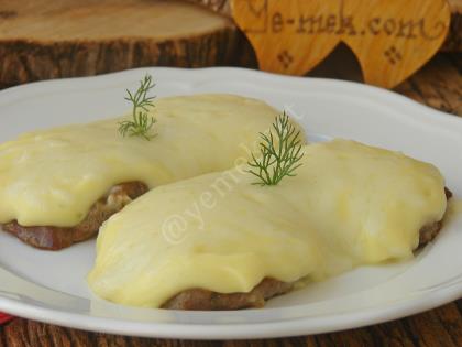 Tencerede Patates Püreli Et Yemeği