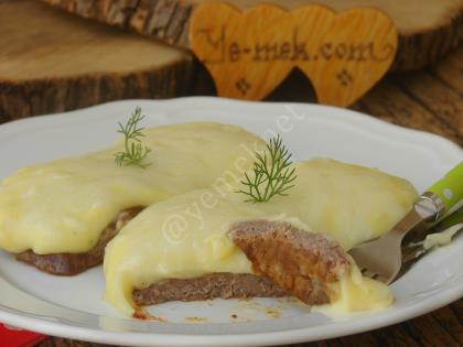 Tencerede Patates Püreli Et Yemeği