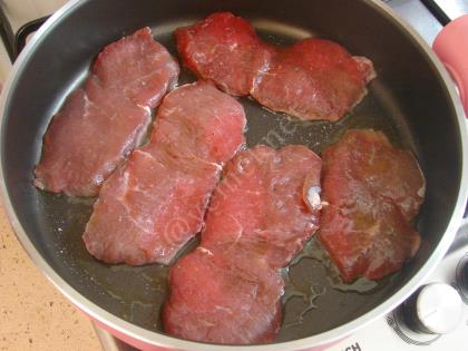 Tencerede Patates Püreli Et Yemeği