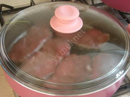 Tencerede Patates Püreli Et Yemeği