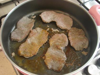 Tencerede Patates Püreli Et Yemeği