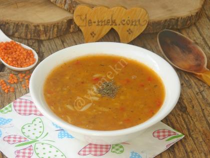 Arpa Şehriyeli Kırmızı Mercimek Çorbası
