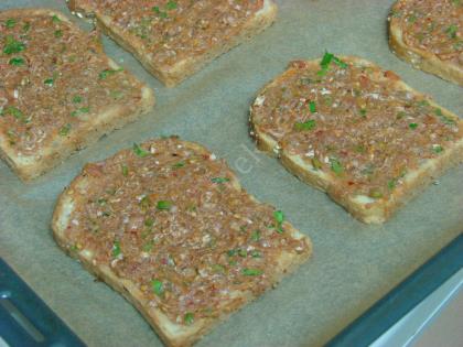 Ekmek Üstü Lahmacun