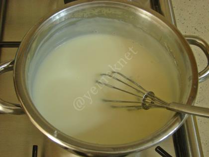 İçi muhallebili Kek