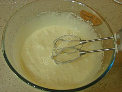 İçi muhallebili Kek