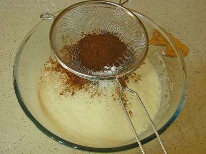 İçi muhallebili Kek