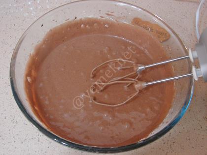 İçi muhallebili Kek