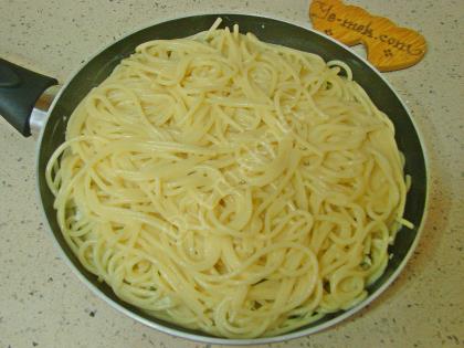 Tavada Makarna Böreği