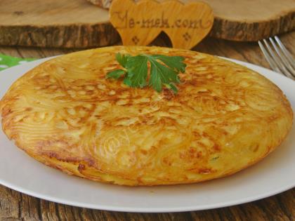 Tavada Makarna Böreği