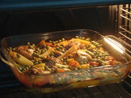 Fırında Sebzeli Tavuk Yemeği