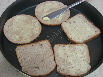 Fırında Kahvaltılık Ekmek Dilimleri