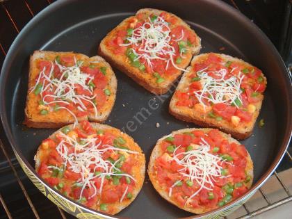 Fırında Kahvaltılık Ekmek Dilimleri