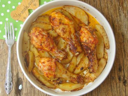 Fırında Patatesli Tavuk But Yemeği