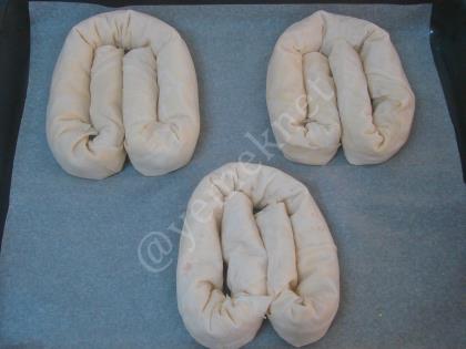 Hazır Yufkadan Kıymalı Kol Böreği