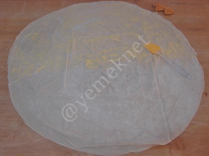 Hazır Yufkadan Kıymalı Kol Böreği