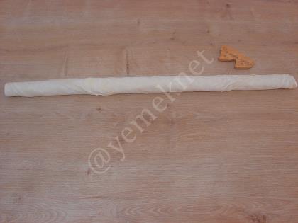 Hazır Yufkadan Kıymalı Kol Böreği