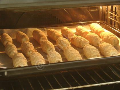 Hazır Yufkadan Peynirli Kruvasan Börek