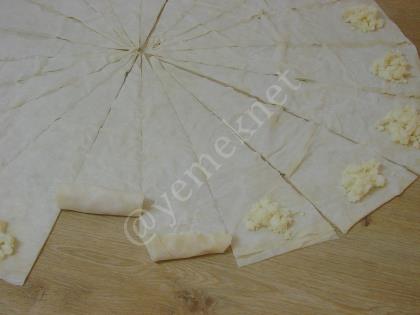Hazır Yufkadan Peynirli Kruvasan Börek