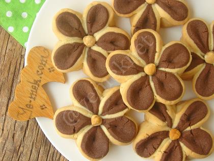 İki Renkli Çiçek Kurabiye