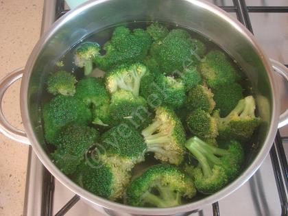 Şehriyeli Brokoli Salatası