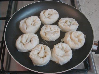 Tavada Peynirli Gül Böreği