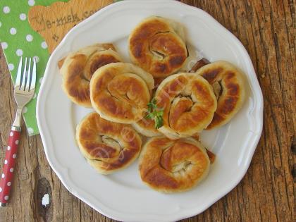 Tavada Peynirli Gül Böreği