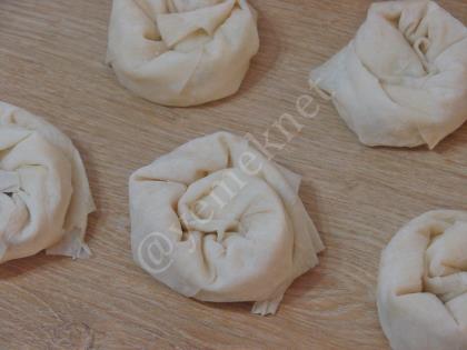 Tavada Peynirli Gül Böreği