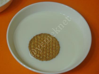 Yulaflı Bisküvili Pasta