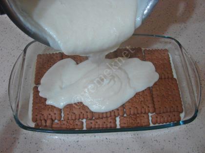 Bisküvili İrmik Tatlısı