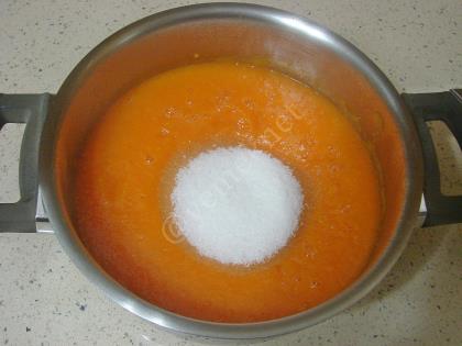 Üç Renkli İrmik Tatlısı