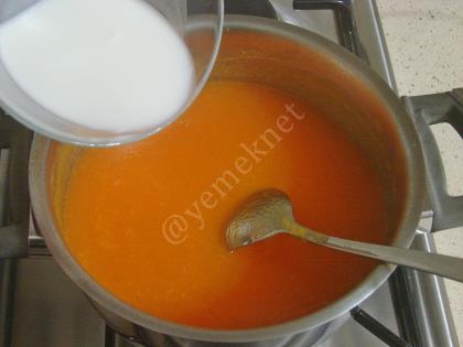 Üç Renkli İrmik Tatlısı