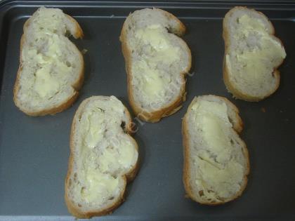 Fırında Maydanozlu Ekmek Dilimleri