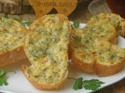 Fırında Maydanozlu Ekmek Dilimleri