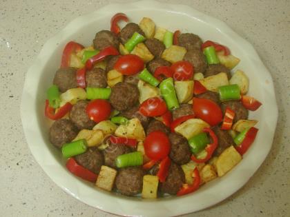 Fırında Köfteli Patates Yemeği