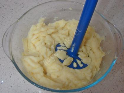 Fırında Patates Püreli Tavuk Yemeği