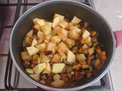 Fırında Kaşarlı Et Sote