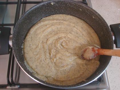 Haşhaşlı İrmik Helvası