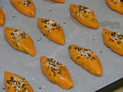 Peynirli Salçalı Poğaça