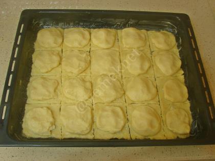 Mayasız Tepsi Poğaçası