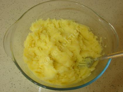 Patatesli Kıymalı Börek