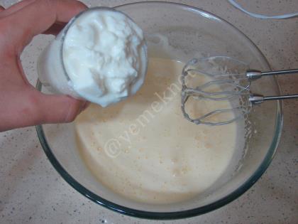 Yoğurtlu Kek