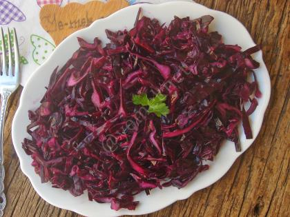 Lokanta Usulü Mor Lahana Salatası