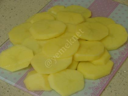 Patlıcanlı Patatesli Musakka