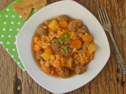 Tencerede Köfteli Karnabahar Yemeği